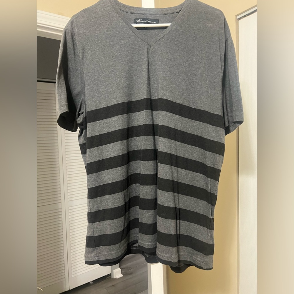 Men’s Kenneth Cole. Size medium.One new. Only worn one time.